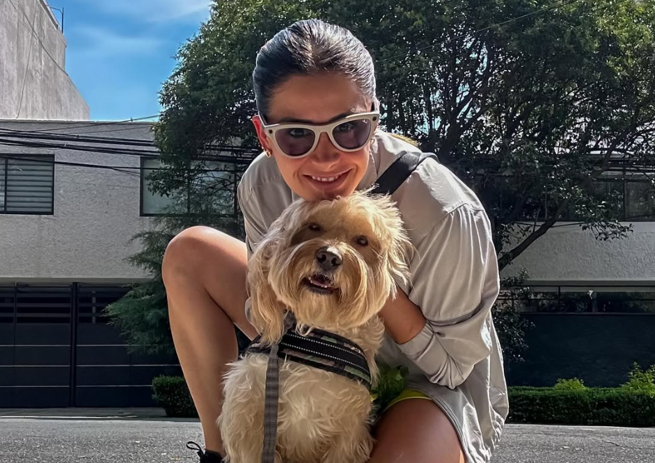 Cecilia con su perro